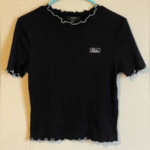 Black lettuce edge tee
